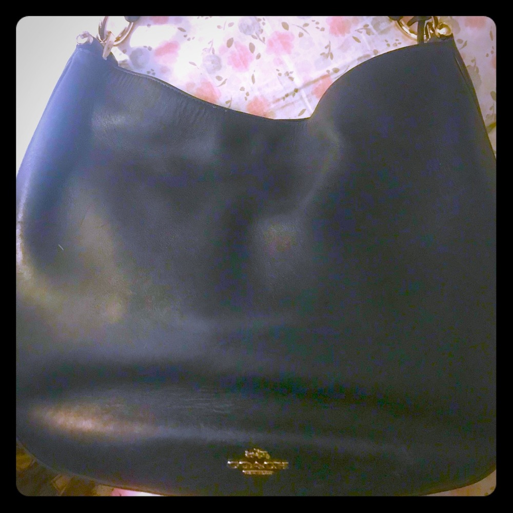 COACH  shoulder bag. Navy blue leather. Good buy!